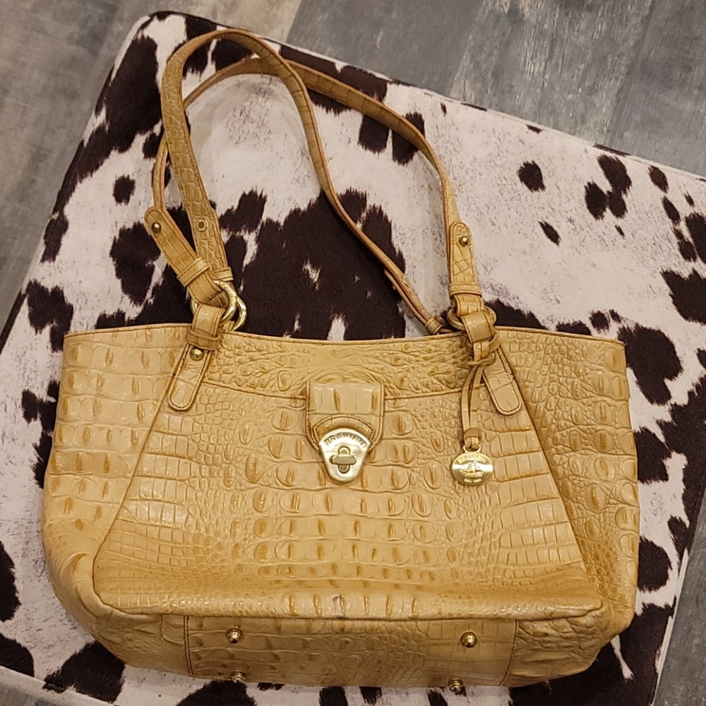 Original Brahmim leather purse excellent preowned